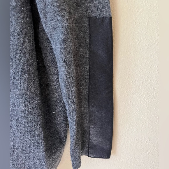 Quotation Ladies Grey Wool & Cashmere Sweater Leather Accents on Sleeves size L - Picture 3 of 9